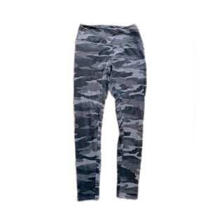 Gray Cargo Print Leggings (WOMENS MEDIUM)